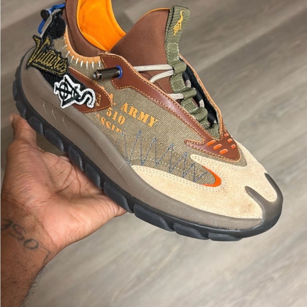 Sia collective: negrito evo’s Nike Brown and Tan Men's Sneakers
